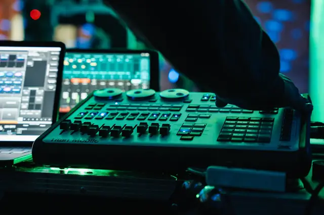 Consola de iluminación y control DMX