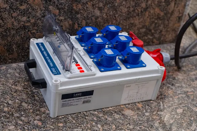 Tablero de faena y distribución eléctrica