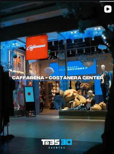 Activación de Caffarena en Costanera Center producida por Tres Treinta