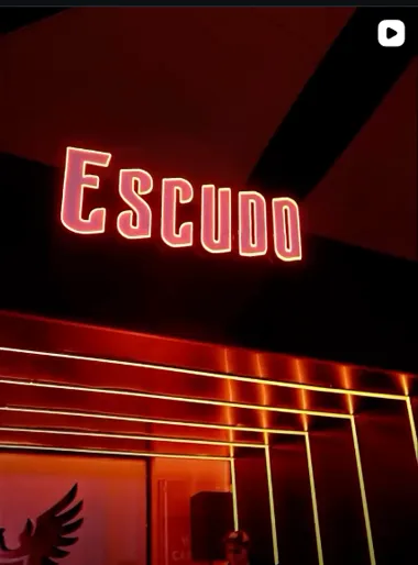 Montaje de iluminación para el evento de Escudo