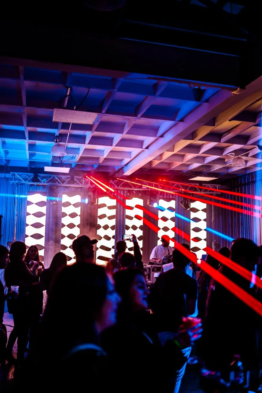 Iluminación y producción técnica en evento